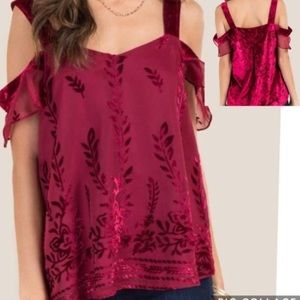 FRANCESCA’S Kira Crushed Velvet Burnout Cold Shoulder Blouse Burgundy Large